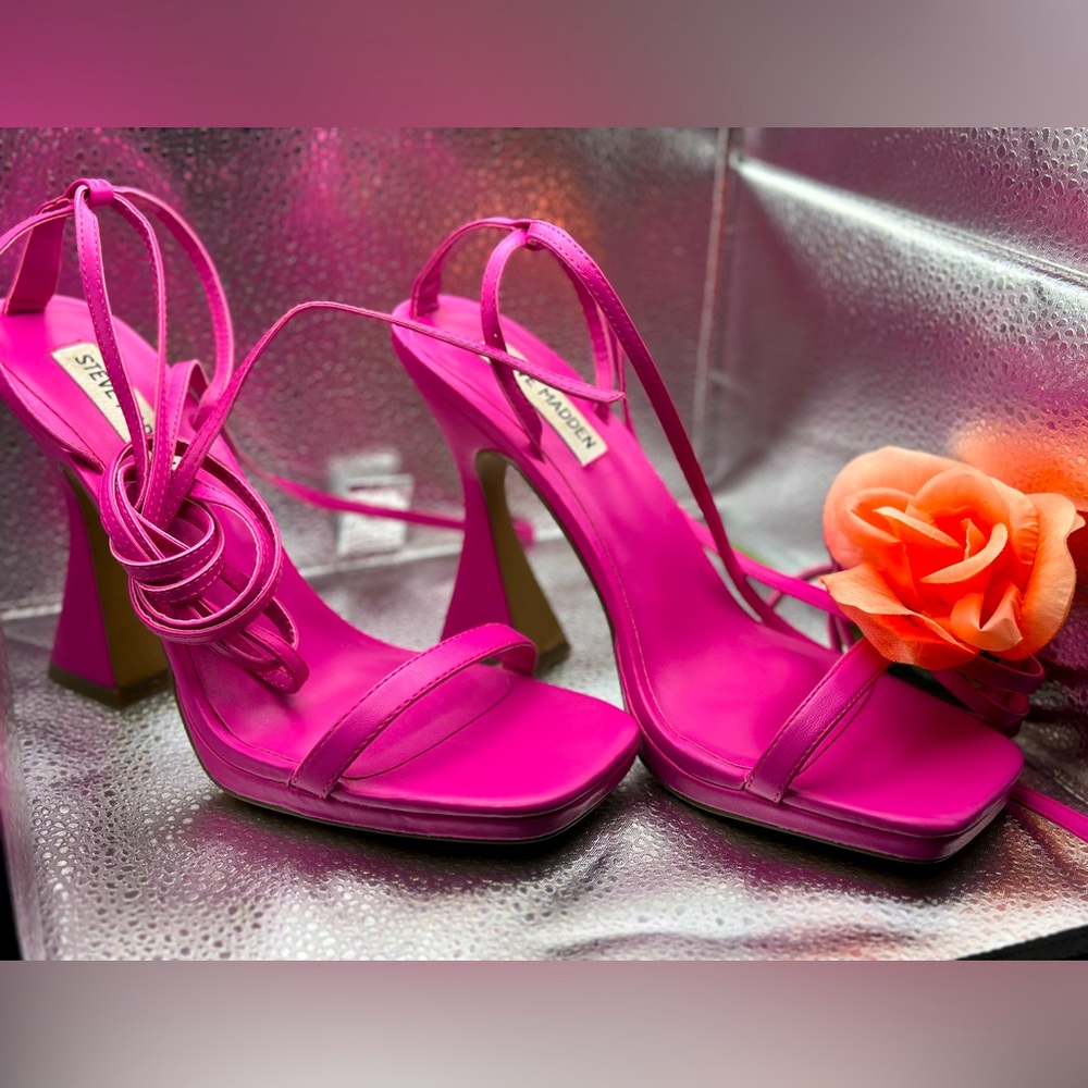Steve Madden, Lafayette sandal, pink fuchsia.